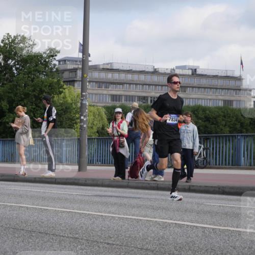 29.06.2025 - hella hamburg halbmarathon Luisa Fischer http://msf.ph/oto/8442618 29.06.2025 09:43:08 Kennedybrücke 7834 meine-sportfotos.de