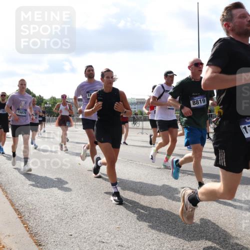 29.06.2025 - hella hamburg halbmarathon Lena Gebhardt http://msf.ph/oto/8442627 29.06.2025 09:53:05 Lombardsbrücke 1391, 15879, 735, 8819, 1788, 1012, 1070, 1163, 1176, 1391, 1415, 1466, 1558, 1613, 1735, 1750, 1759, 1782, 2048, 2189, 2213, 2233, 2234, 2590, 2788, 2970, 3021, 3098, 3109, 3124, 3304, 3907, 3917, 3928, 4080, 4091, 4277, 4497, 4553, 4691, 4933, 4981, 4997, 5007, 5022, 5132, 5476, 5477, 5623, 5624, 5682, 6081, 6152, 6203, 6460, 6712, 6716, 7005, 7067, 7093, 7147, 7191, 7204, 7322, 7325, 7450, 7451, 7599, 7765, 7843, 7865, 8063, 8145, 8467, 8664 meine-sportfotos.de