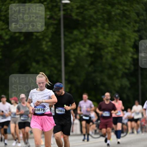 29.06.2025 - hella hamburg halbmarathon Dr. Thomas Lammeyer http://msf.ph/oto/8442628 29.06.2025 10:57:24 Kennedybrücke 2420, 2983, 2988, 4595, 6135, 6604, 7032, 7039, 7511, 7690, 7871, 9340, 9368, 10080, 10417, 10490, 10568, 10879, 10981 meine-sportfotos.de