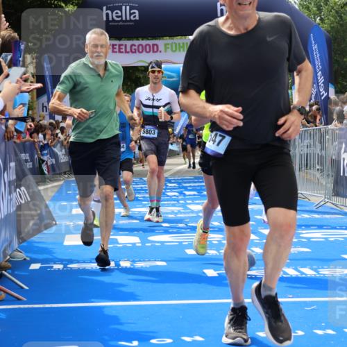 29.06.2025 - hella hamburg halbmarathon Strokosch-Dieckow http://msf.ph/oto/8442636 29.06.2025 10:40:13 Ziel 3547, 4381, 5007, 5409, 5410, 5508, 5803, 5916, 7495, 8465, 8933, 10968, 11731, 12704, 13667, 14699, 18614, 18979 meine-sportfotos.de