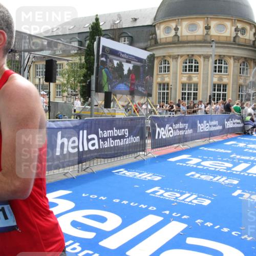 29.06.2025 - hella hamburg halbmarathon Michael Strokosch http://msf.ph/oto/8442639 29.06.2025 10:24:58 Ziel 1271, 7142, 10867, 11678, 14836, 16361, 17752 meine-sportfotos.de