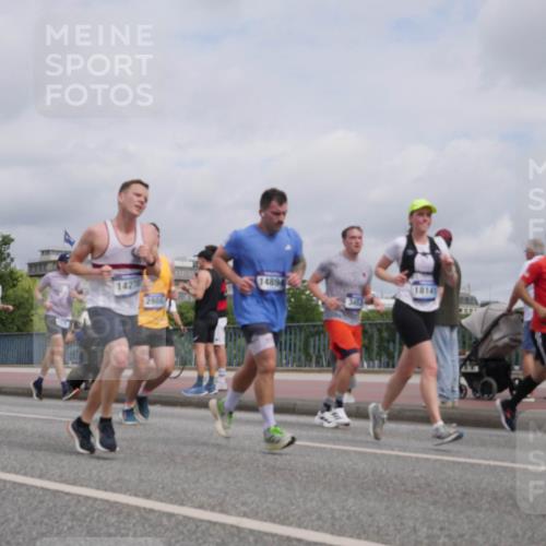 29.06.2025 - hella hamburg halbmarathon Luisa Fischer http://msf.ph/oto/8442642 29.06.2025 10:24:10 Kennedybrücke 1736, 1427, 2986, 14894, 3450, 18141, 1266, 2325, 2383, 2986, 3161, 3247, 3434, 3781, 3813, 4082, 4350, 5625, 6275, 6308, 7608, 8724, 9501, 10350, 10602 meine-sportfotos.de