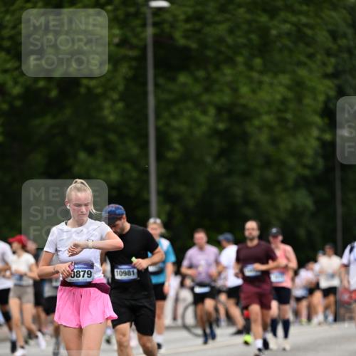 29.06.2025 - hella hamburg halbmarathon Dr. Thomas Lammeyer http://msf.ph/oto/8442654 29.06.2025 10:57:25 Kennedybrücke 2420, 2983, 2988, 4595, 6135, 6604, 7032, 7039, 7511, 7690, 7871, 9340, 9368, 10080, 10417, 10490, 10568, 10879, 10981, 11268 meine-sportfotos.de