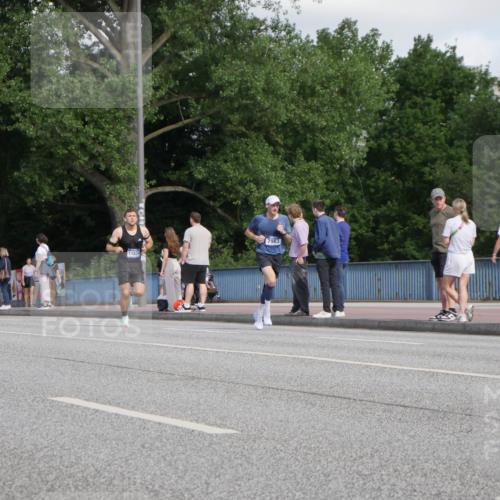 29.06.2025 - hella hamburg halbmarathon Luisa Fischer http://msf.ph/oto/8442661 29.06.2025 09:43:17 Kennedybrücke 11624, 7963, 2459, 7963 meine-sportfotos.de