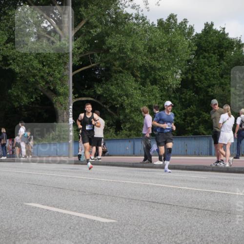 29.06.2025 - hella hamburg halbmarathon Luisa Fischer http://msf.ph/oto/8442676 29.06.2025 09:43:18 Kennedybrücke 963, 11624, 2459, 7963, 9442 meine-sportfotos.de