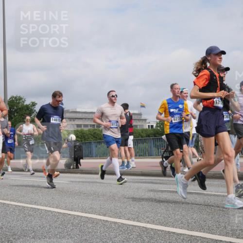 29.06.2025 - hella hamburg halbmarathon Luisa Fischer http://msf.ph/oto/8442679 29.06.2025 10:24:12 Kennedybrücke 9501, 15470, 2383, 14615, 813, 6275, 121, 367, 23, 25, 1266, 2325, 2383, 2986, 3247, 3434, 3813, 4082, 4350, 5041, 5625, 6275, 6308, 7608, 9501, 10602 meine-sportfotos.de