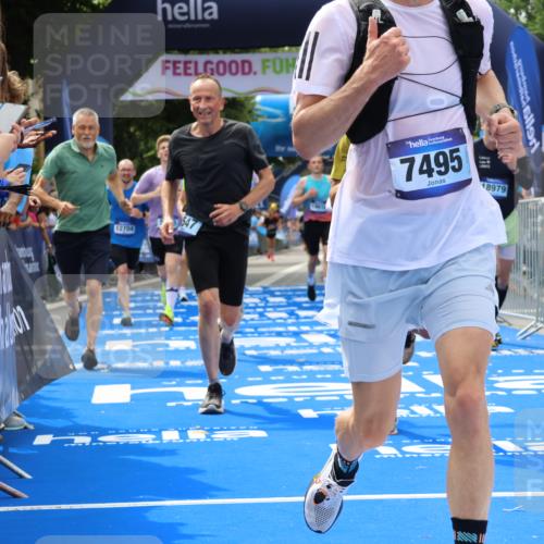 29.06.2025 - hella hamburg halbmarathon Strokosch-Dieckow http://msf.ph/oto/8442683 29.06.2025 10:40:11 Ziel 3547, 4381, 5007, 5409, 5410, 5508, 5803, 5916, 7495, 8465, 8933, 10968, 11731, 12704, 13667, 14699, 15424, 18614, 18979 meine-sportfotos.de