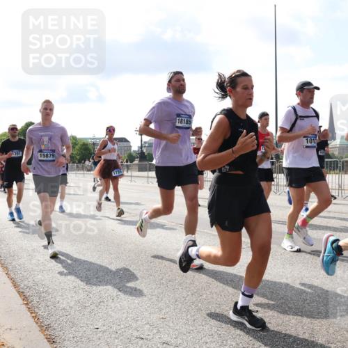 29.06.2025 - hella hamburg halbmarathon Lena Gebhardt http://msf.ph/oto/8442686 29.06.2025 09:53:05 Lombardsbrücke 15879, 1735, 18185, 1017, 864, 8819, 1012, 1070, 1163, 1176, 1391, 1415, 1466, 1558, 1613, 1735, 1750, 1759, 1782, 2048, 2189, 2213, 2233, 2234, 2590, 2788, 2970, 3021, 3098, 3109, 3124, 3304, 3907, 3917, 3928, 4080, 4091, 4277, 4497, 4553, 4691, 4933, 4981, 4997, 5007, 5022, 5132, 5476, 5477, 5623, 5624, 5682, 6081, 6152, 6203, 6460, 6712, 6716, 7005, 7067, 7093, 7147, 7191, 7204, 7322, 7325, 7450, 7451, 7599, 7765, 7843, 7865, 8063, 8145, 8467, 8664 meine-sportfotos.de