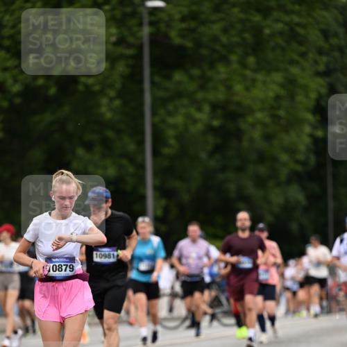 29.06.2025 - hella hamburg halbmarathon Dr. Thomas Lammeyer http://msf.ph/oto/8442689 29.06.2025 10:57:25 Kennedybrücke 2420, 2983, 2988, 4595, 6135, 6604, 7032, 7039, 7511, 7690, 7871, 9340, 9368, 10080, 10417, 10490, 10568, 10879, 10981, 11268 meine-sportfotos.de