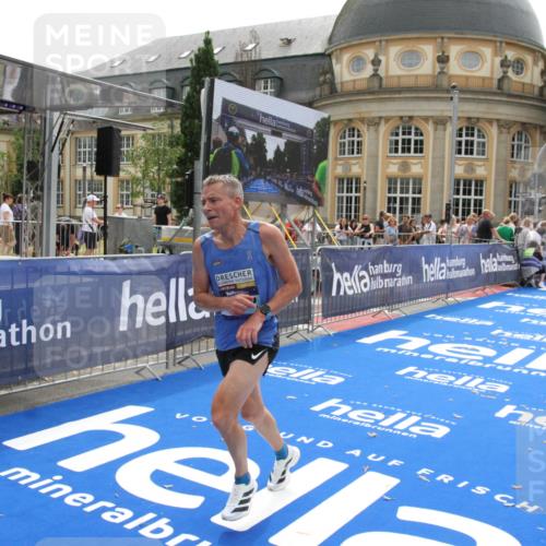 29.06.2025 - hella hamburg halbmarathon Michael Strokosch http://msf.ph/oto/8442699 29.06.2025 10:25:00 Ziel 2483, 10867, 14836, 16361, 17752 meine-sportfotos.de