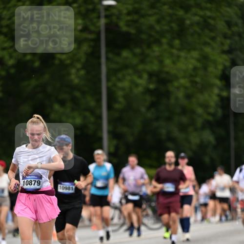29.06.2025 - hella hamburg halbmarathon Dr. Thomas Lammeyer http://msf.ph/oto/8442702 29.06.2025 10:57:25 Kennedybrücke 2420, 2983, 2988, 4595, 6135, 6604, 7032, 7039, 7511, 7690, 7871, 9340, 9368, 10080, 10417, 10490, 10568, 10879, 10981, 11268 meine-sportfotos.de