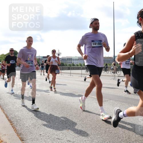 29.06.2025 - hella hamburg halbmarathon Lena Gebhardt http://msf.ph/oto/8442707 29.06.2025 09:53:06 Lombardsbrücke 1391, 15879, 1735, 18185, 10, 1012, 1070, 1163, 1176, 1391, 1415, 1466, 1558, 1613, 1735, 1750, 1759, 1782, 2048, 2189, 2213, 2233, 2234, 2590, 2788, 2970, 3021, 3098, 3109, 3124, 3304, 3907, 3917, 3928, 4080, 4091, 4277, 4497, 4553, 4691, 4933, 4981, 4997, 5007, 5022, 5132, 5476, 5477, 5623, 5624, 5682, 6081, 6152, 6203, 6460, 6712, 6716, 7005, 7093, 7147, 7191, 7204, 7322, 7325, 7450, 7451, 7599, 7765, 7843, 8063, 8145, 8467, 8664, 9126 meine-sportfotos.de