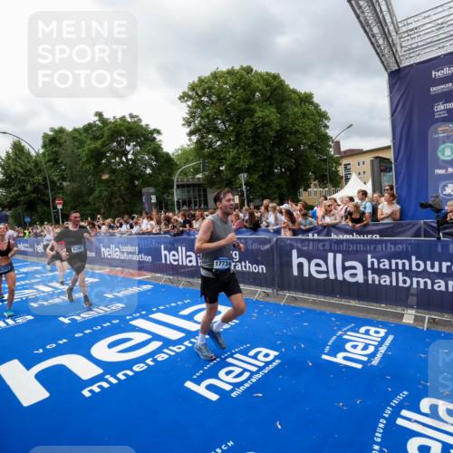 29.06.2025 - hella hamburg halbmarathon Zöllner http://msf.ph/oto/8442716 29.06.2025 10:56:35 Ziel 1583, 2083, 3413, 5721, 5744, 6399, 8542, 8652, 9562, 10093, 12509, 13863, 15407, 16257, 16261, 17268, 17734, 18746, 18835, 19120 meine-sportfotos.de