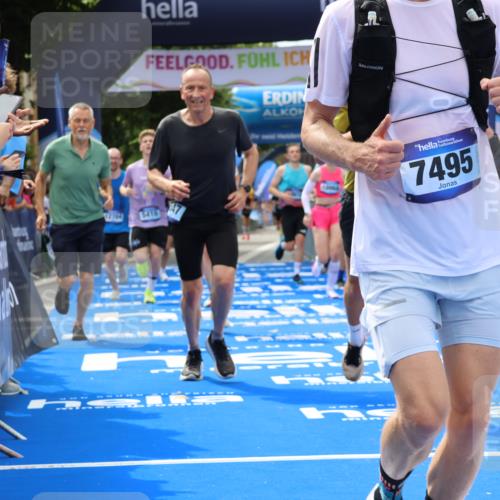 29.06.2025 - hella hamburg halbmarathon Strokosch-Dieckow http://msf.ph/oto/8442720 29.06.2025 10:40:11 Ziel 3547, 4381, 5007, 5409, 5410, 5508, 5803, 5916, 7495, 8465, 8933, 10968, 11731, 12704, 13667, 14699, 15424, 18614, 18979 meine-sportfotos.de