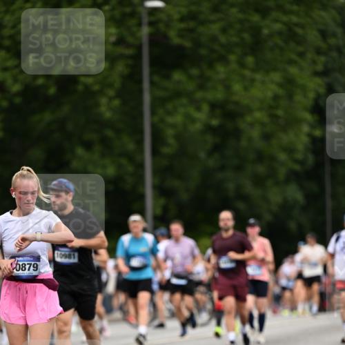 29.06.2025 - hella hamburg halbmarathon Dr. Thomas Lammeyer http://msf.ph/oto/8442731 29.06.2025 10:57:25 Kennedybrücke 2420, 2983, 2988, 4595, 6135, 6604, 7032, 7039, 7511, 7690, 7871, 9340, 9368, 10080, 10417, 10490, 10568, 10879, 10981, 11268 meine-sportfotos.de