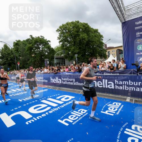 29.06.2025 - hella hamburg halbmarathon Zöllner http://msf.ph/oto/8442738 29.06.2025 10:56:35 Ziel 1583, 2083, 3413, 5721, 5744, 6399, 8542, 8652, 9562, 10093, 12509, 13863, 15407, 16257, 16261, 17268, 17734, 18746, 18835, 19120 meine-sportfotos.de