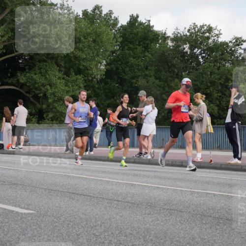 29.06.2025 - hella hamburg halbmarathon Luisa Fischer http://msf.ph/oto/8442744 29.06.2025 09:43:25 Kennedybrücke 10234, 2459, 9442, 1785, 2459, 7963, 9442, 10234 meine-sportfotos.de