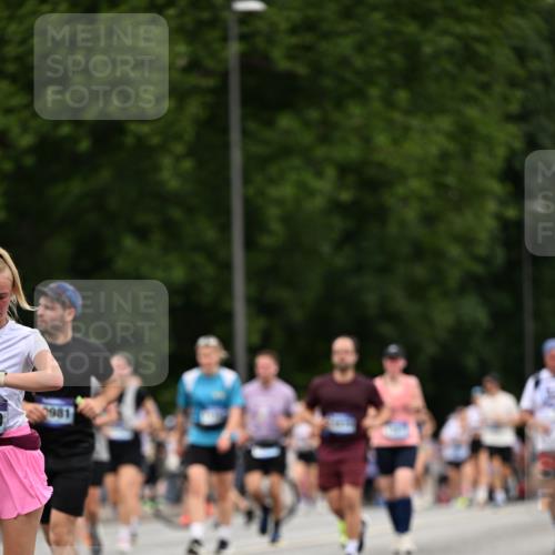 29.06.2025 - hella hamburg halbmarathon Dr. Thomas Lammeyer http://msf.ph/oto/8442757 29.06.2025 10:57:26 Kennedybrücke 2420, 2983, 4595, 6135, 6604, 7032, 7039, 7511, 7690, 7871, 9368, 10080, 10417, 10490, 10568, 10879, 10981, 11268 meine-sportfotos.de