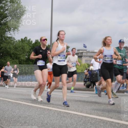 29.06.2025 - hella hamburg halbmarathon Luisa Fischer http://msf.ph/oto/8442760 29.06.2025 10:24:17 Kennedybrücke 12844, 3434, 155, 1028, 1266, 1658, 2383, 3247, 3434, 3813, 4350, 5041, 5625, 5767, 7018, 7608, 8726, 8844, 9100, 9501, 10050, 10602 meine-sportfotos.de