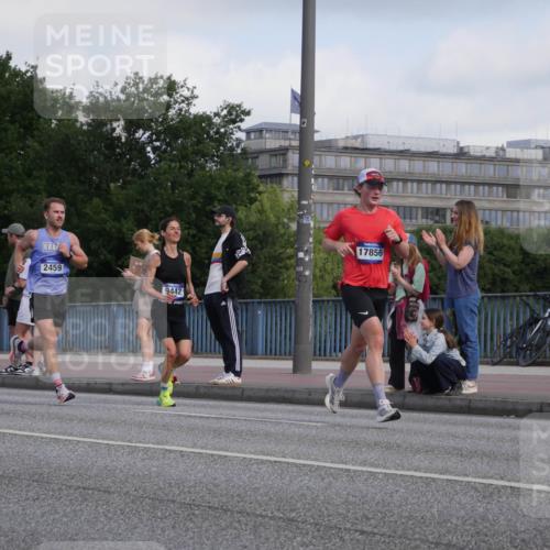 29.06.2025 - hella hamburg halbmarathon Luisa Fischer http://msf.ph/oto/8442767 29.06.2025 09:43:26 Kennedybrücke 2459, 9442, 17856, 2459, 4128, 9442, 10234 meine-sportfotos.de