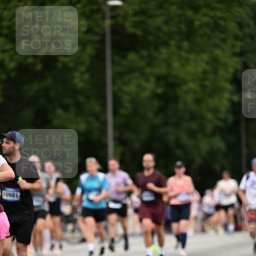 29.06.2025 - hella hamburg halbmarathon Dr. Thomas Lammeyer http://msf.ph/oto/8442770 29.06.2025 10:57:26 Kennedybrücke 2420, 2983, 4595, 6135, 6604, 7032, 7039, 7511, 7690, 7871, 9368, 10080, 10417, 10490, 10568, 10879, 10981, 11268 meine-sportfotos.de