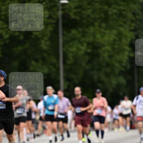 29.06.2025 - hella hamburg halbmarathon Dr. Thomas Lammeyer http://msf.ph/oto/8442780 29.06.2025 10:57:26 Kennedybrücke 2420, 2983, 4595, 6135, 6604, 7032, 7039, 7511, 7690, 7871, 9368, 10080, 10417, 10490, 10568, 10879, 10981, 11268 meine-sportfotos.de