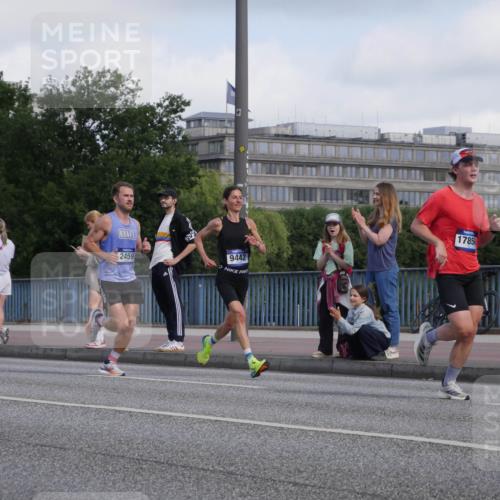 29.06.2025 - hella hamburg halbmarathon Luisa Fischer http://msf.ph/oto/8442781 29.06.2025 09:43:27 Kennedybrücke 2459, 9442, 17856, 2459, 4128, 9442, 10234 meine-sportfotos.de