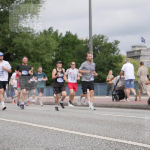 29.06.2025 - hella hamburg halbmarathon Luisa Fischer http://msf.ph/oto/8442793 29.06.2025 10:24:19 Kennedybrücke 7014, 1028, 1266, 1658, 2383, 2956, 3247, 3434, 4350, 5041, 5767, 7018, 8726, 8844, 9100, 9108, 9501, 10050 meine-sportfotos.de