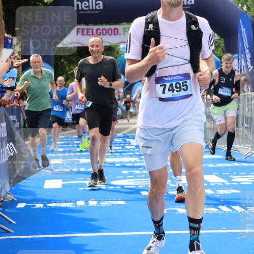 29.06.2025 - hella hamburg halbmarathon Strokosch-Dieckow http://msf.ph/oto/8442794 29.06.2025 10:40:11 Ziel 3547, 4381, 5007, 5409, 5410, 5508, 5803, 5916, 7495, 8465, 8933, 10968, 11731, 12704, 13667, 14699, 15424, 18614, 18979 meine-sportfotos.de