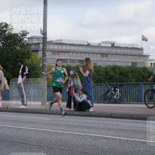 29.06.2025 - hella hamburg halbmarathon Luisa Fischer http://msf.ph/oto/8442813 29.06.2025 09:43:32 Kennedybrücke 10234, 4128, 4571, 10234 meine-sportfotos.de