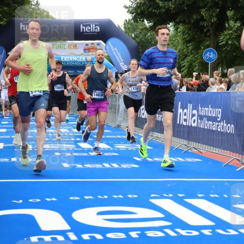 29.06.2025 - hella hamburg halbmarathon Strokosch-Dieckow http://msf.ph/oto/8442818 29.06.2025 10:49:25 Ziel 1342, 1476, 2592, 2596, 2878, 4183, 4185, 8437, 8689, 8813, 10189, 11339, 11340, 11779, 11819, 12094, 12670, 13233, 13269, 14526, 14838, 15422, 15784, 15857, 15894, 15966, 16114, 16592, 16891, 18476, 18887, 18960 meine-sportfotos.de