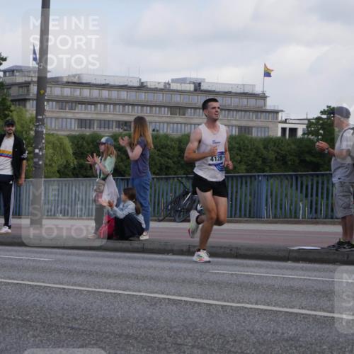 29.06.2025 - hella hamburg halbmarathon Luisa Fischer http://msf.ph/oto/8442833 29.06.2025 09:43:35 Kennedybrücke 4128, 4128, 4571, 10234 meine-sportfotos.de