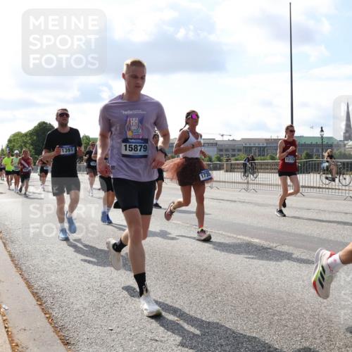29.06.2025 - hella hamburg halbmarathon Lena Gebhardt http://msf.ph/oto/8442837 29.06.2025 09:53:06 Lombardsbrücke 1391, 15879, 1012, 1070, 1163, 1176, 1391, 1415, 1466, 1558, 1613, 1735, 1750, 1759, 1782, 2048, 2189, 2213, 2233, 2234, 2590, 2788, 2970, 3021, 3098, 3109, 3124, 3304, 3907, 3917, 3928, 4080, 4091, 4277, 4497, 4553, 4691, 4933, 4981, 4997, 5007, 5022, 5132, 5476, 5477, 5623, 5624, 5682, 6081, 6152, 6203, 6460, 6712, 6716, 7005, 7093, 7147, 7191, 7204, 7322, 7325, 7450, 7451, 7599, 7765, 7843, 8063, 8145, 8467, 8664, 9126 meine-sportfotos.de