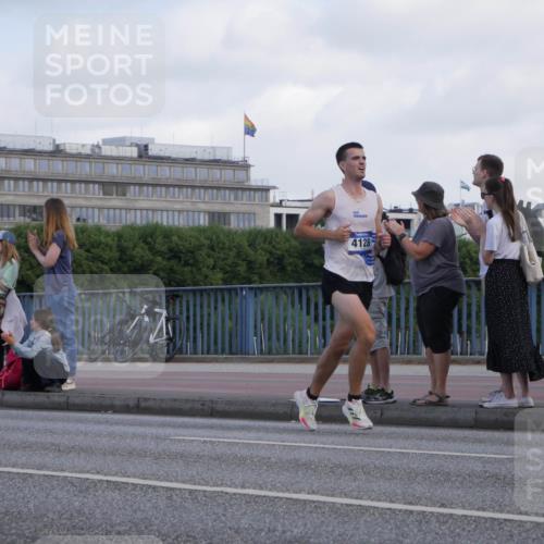 29.06.2025 - hella hamburg halbmarathon Luisa Fischer http://msf.ph/oto/8442845 29.06.2025 09:43:36 Kennedybrücke 4128, 4128, 4571, 10234, 10780 meine-sportfotos.de