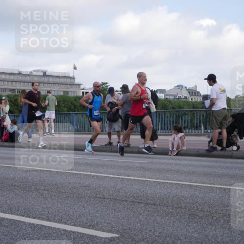 29.06.2025 - hella hamburg halbmarathon Luisa Fischer http://msf.ph/oto/8442870 29.06.2025 09:43:41 Kennedybrücke 1200, 16484, 4571, 10780 meine-sportfotos.de