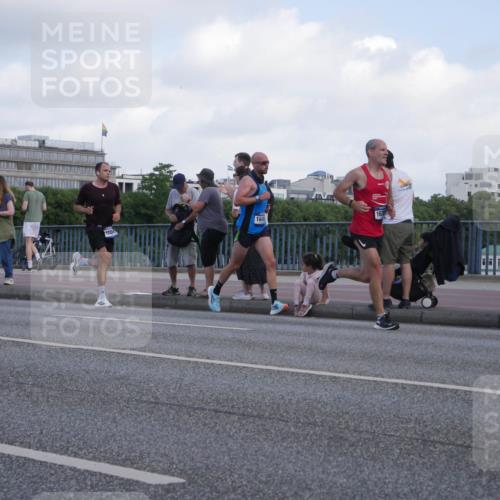 29.06.2025 - hella hamburg halbmarathon Luisa Fischer http://msf.ph/oto/8442879 29.06.2025 09:43:41 Kennedybrücke 1648, 1200, 163, 4571, 10780 meine-sportfotos.de