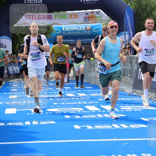 29.06.2025 - hella hamburg halbmarathon Strokosch-Dieckow http://msf.ph/oto/8442896 29.06.2025 10:40:09 Ziel 2826, 3547, 4381, 5007, 5409, 5410, 5508, 5803, 5916, 7495, 8465, 8933, 10968, 11731, 12091, 12704, 13514, 13667, 14699, 15424, 17973, 18614, 18979 meine-sportfotos.de
