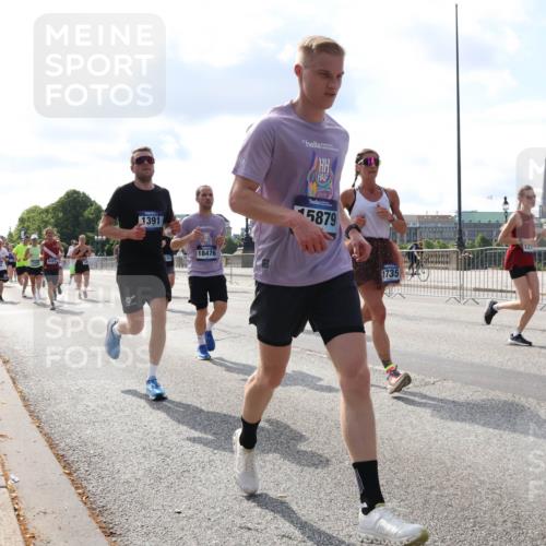 29.06.2025 - hella hamburg halbmarathon Lena Gebhardt http://msf.ph/oto/8442925 29.06.2025 09:53:07 Lombardsbrücke 1391, 18476, 5879, 1735, 121, 1012, 1070, 1163, 1176, 1391, 1415, 1466, 1558, 1613, 1735, 1750, 1759, 1782, 2048, 2189, 2213, 2233, 2234, 2590, 2788, 2970, 3021, 3098, 3109, 3124, 3304, 3907, 3917, 3928, 4080, 4091, 4277, 4497, 4553, 4691, 4933, 4981, 4997, 5007, 5022, 5132, 5476, 5477, 5623, 5624, 5682, 6081, 6152, 6203, 6460, 6712, 6716, 7005, 7093, 7147, 7191, 7204, 7322, 7325, 7450, 7451, 7599, 7765, 7843, 8063, 8145, 8467, 8664, 9126 meine-sportfotos.de