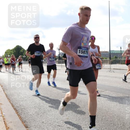29.06.2025 - hella hamburg halbmarathon Lena Gebhardt http://msf.ph/oto/8442948 29.06.2025 09:53:07 Lombardsbrücke 1391, 18476, 15879, 9, 1735, 1012, 1070, 1163, 1176, 1391, 1415, 1466, 1558, 1613, 1735, 1750, 1759, 1782, 2048, 2189, 2213, 2233, 2234, 2590, 2788, 2970, 3021, 3098, 3109, 3124, 3304, 3907, 3917, 3928, 4080, 4091, 4277, 4497, 4553, 4691, 4933, 4981, 4997, 5007, 5022, 5132, 5476, 5477, 5623, 5624, 5682, 6081, 6152, 6203, 6460, 6712, 6716, 7005, 7093, 7147, 7191, 7204, 7322, 7325, 7450, 7451, 7599, 7765, 7843, 8063, 8145, 8467, 8664, 9126 meine-sportfotos.de