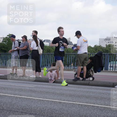 29.06.2025 - hella hamburg halbmarathon Luisa Fischer http://msf.ph/oto/8442949 29.06.2025 09:43:48 Kennedybrücke 13751, 2892, 6559, 7862, 10780 meine-sportfotos.de