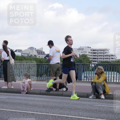 29.06.2025 - hella hamburg halbmarathon Luisa Fischer http://msf.ph/oto/8442961 29.06.2025 09:43:48 Kennedybrücke 137, 2892, 6559, 7862, 10780 meine-sportfotos.de
