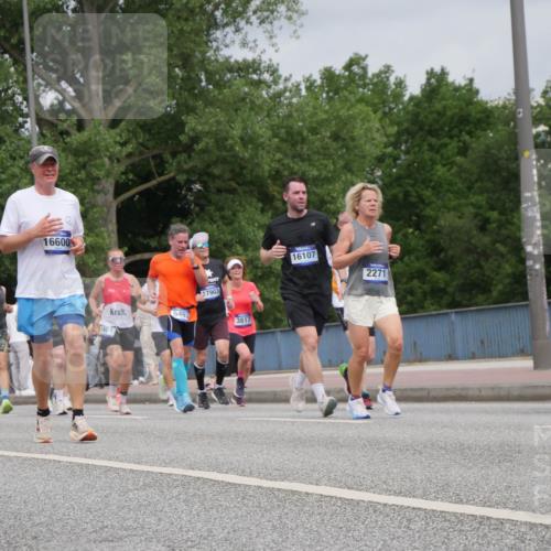 29.06.2025 - hella hamburg halbmarathon Luisa Fischer http://msf.ph/oto/8442966 29.06.2025 10:24:41 Kennedybrücke 16600, 16586, 5493, 1401, 17903, 16107, 2271, 3817, 14499, 1401, 2271, 3122, 3817, 4697, 4786, 5061, 5122, 5395, 5493, 5957, 6086, 7228, 7522, 7781, 8095, 8286, 9369, 9499, 9624, 10374, 10874 meine-sportfotos.de