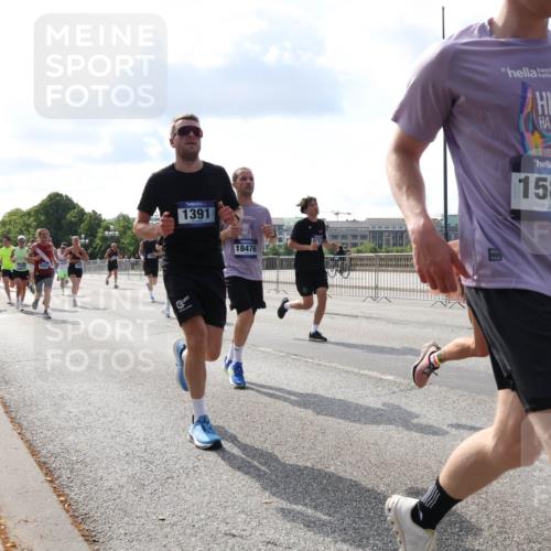 29.06.2025 - hella hamburg halbmarathon Lena Gebhardt http://msf.ph/oto/8443003 29.06.2025 09:53:07 Lombardsbrücke 1391, 18476, 15879, 12154, 1012, 1070, 1163, 1176, 1391, 1415, 1466, 1558, 1613, 1735, 1750, 1759, 1782, 2048, 2189, 2213, 2233, 2234, 2590, 2788, 2970, 3021, 3098, 3109, 3124, 3304, 3907, 3917, 3928, 4080, 4091, 4277, 4497, 4553, 4691, 4933, 4981, 4997, 5007, 5022, 5132, 5476, 5477, 5623, 5624, 5682, 6081, 6152, 6203, 6460, 6712, 6716, 7005, 7093, 7147, 7191, 7204, 7322, 7325, 7450, 7451, 7599, 7765, 7843, 8063, 8145, 8467, 8664, 9126 meine-sportfotos.de