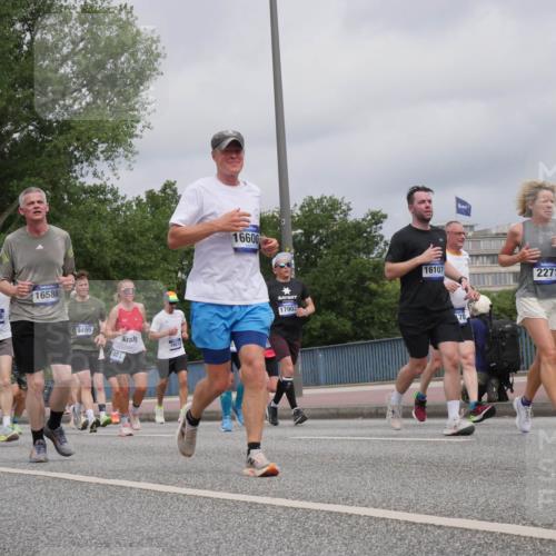 29.06.2025 - hella hamburg halbmarathon Luisa Fischer http://msf.ph/oto/8443004 29.06.2025 10:24:43 Kennedybrücke 17035, 6086, 16586, 19012, 9499, 1401, 16600, 17903, 16107, 70, 2271, 1401, 2271, 3122, 3770, 3817, 4697, 5061, 5122, 5493, 5957, 6086, 7228, 7522, 8286, 9369, 9499, 9532, 10374, 10874 meine-sportfotos.de