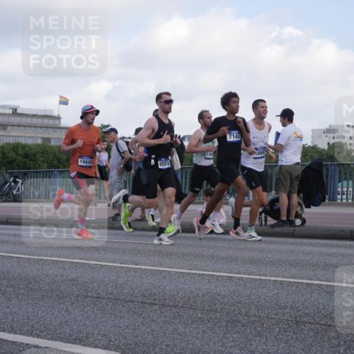29.06.2025 - hella hamburg halbmarathon Luisa Fischer http://msf.ph/oto/8443025 29.06.2025 09:43:56 Kennedybrücke 13440, 6559, 12641, 7142, 8897, 2892, 6559, 7862 meine-sportfotos.de