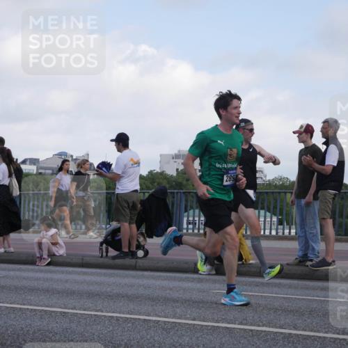 29.06.2025 - hella hamburg halbmarathon Luisa Fischer http://msf.ph/oto/8443054 29.06.2025 09:43:59 Kennedybrücke 289, 1241, 2892, 6559, 7862 meine-sportfotos.de