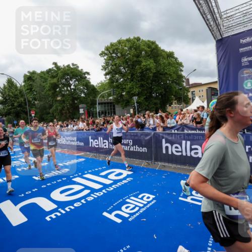 29.06.2025 - hella hamburg halbmarathon Zöllner http://msf.ph/oto/8443083 29.06.2025 10:56:47 Ziel 2378, 3836, 4152, 7646, 8744, 8825, 8996, 9488, 11083, 11870, 14369, 14461, 15134, 15431, 15712, 16043, 16121, 17133, 18340, 18634, 18899 meine-sportfotos.de