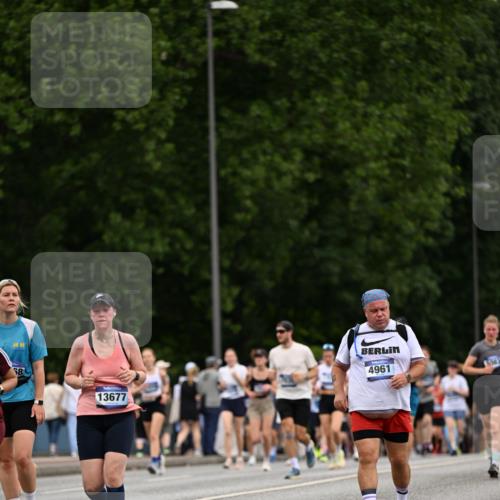 29.06.2025 - hella hamburg halbmarathon Dr. Thomas Lammeyer http://msf.ph/oto/8443107 29.06.2025 10:57:30 Kennedybrücke 2291, 2420, 2983, 4595, 7032, 7039, 7511, 7690, 7890, 9368, 10080, 10417, 10490, 10568, 10879, 10981, 11268 meine-sportfotos.de