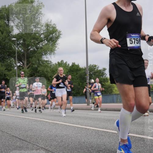 29.06.2025 - hella hamburg halbmarathon Luisa Fischer http://msf.ph/oto/8443149 29.06.2025 10:24:57 Kennedybrücke 5641, 10787, 8959, 2529, 360, 9326, 5759, 1072, 1158, 1191, 1250, 1668, 1958, 2315, 2353, 2529, 2815, 2841, 3606, 3825, 3826, 4046, 5412, 5641, 5759, 6103, 7075, 7672, 8860, 8896, 8959, 9002, 9326, 9483, 9635, 10019, 10125, 10787 meine-sportfotos.de