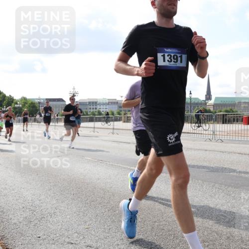 29.06.2025 - hella hamburg halbmarathon Lena Gebhardt http://msf.ph/oto/8443160 29.06.2025 09:53:08 Lombardsbrücke 14351, 1391, 1012, 1070, 1163, 1176, 1391, 1415, 1466, 1558, 1613, 1735, 1750, 1759, 1782, 2048, 2189, 2213, 2233, 2234, 2590, 2788, 2970, 3021, 3098, 3109, 3124, 3304, 3907, 3917, 3928, 4080, 4091, 4277, 4497, 4553, 4691, 4933, 4981, 4997, 5007, 5022, 5132, 5476, 5477, 5623, 5624, 5682, 6081, 6152, 6203, 6460, 6712, 6716, 7005, 7093, 7147, 7191, 7204, 7322, 7325, 7450, 7451, 7599, 7765, 7843, 8063, 8145, 8467, 8664, 9126 meine-sportfotos.de